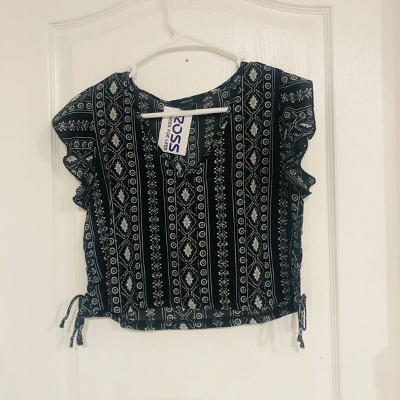 Forever 21 Women V-Neck Cropped Top Flutter Sleeve Blouse BOHO Black Small NWT‎ - Picture 3 of 6